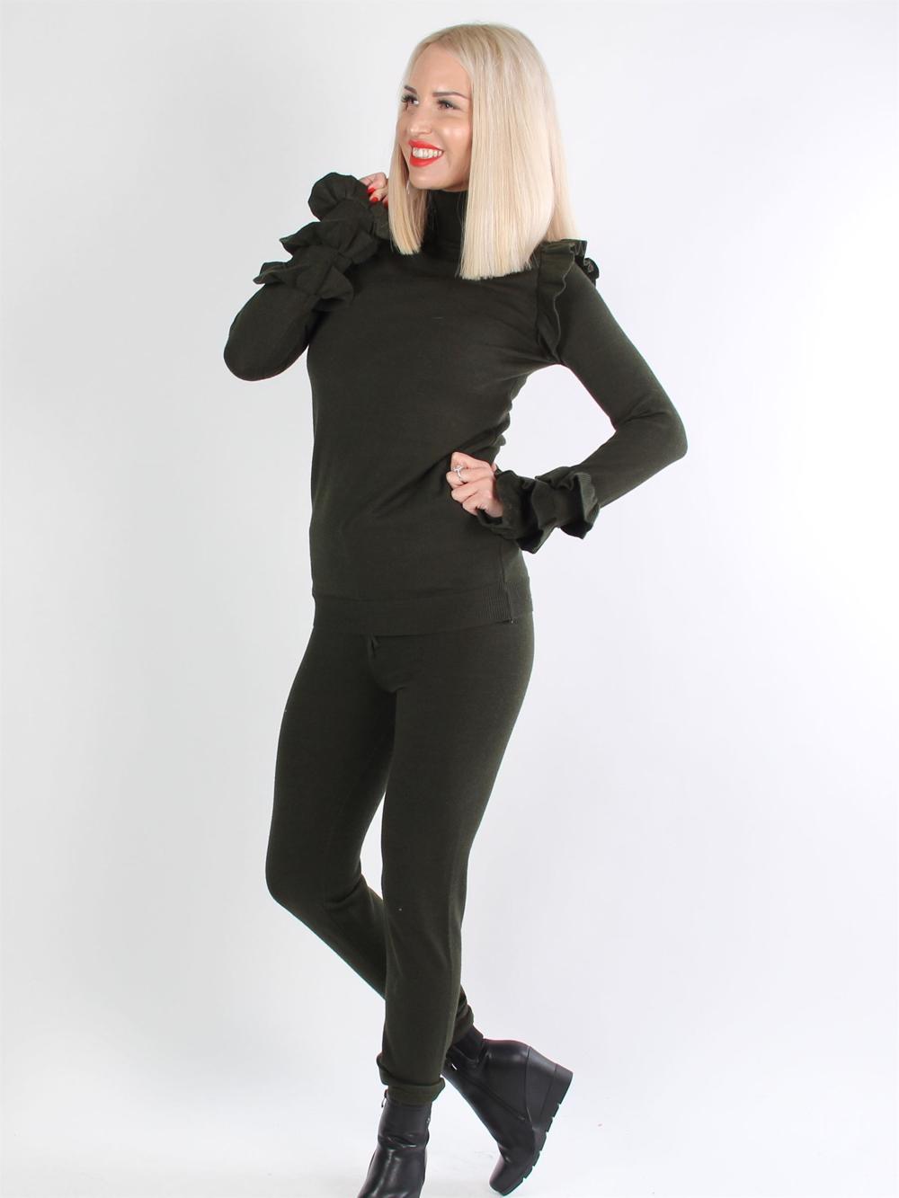 Rachell - Armygrønt striksæt med flæsedetaljer